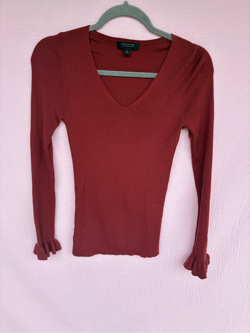 Ann Taylor 100% Merino Wool Ribbed V-Neck Size Medium